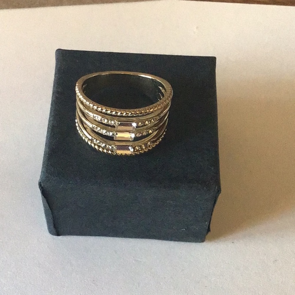 Beautiful stack designed ring - Picture 2 of 11